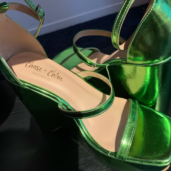 Chase & Chloe Wedged Platform Heels - Picture 6 of 7